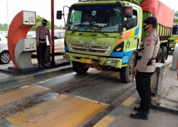 Ditpamobvit Polda Banten Lakukan Patroli di Sepanjang Jalan Tol Tangerang-Merak
