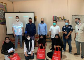 Sinar Mas Land Berikan Bantuan Dana dan Pangan ke Ratusan Santri dan Yatim Piatu di Kabupaten Tangerang