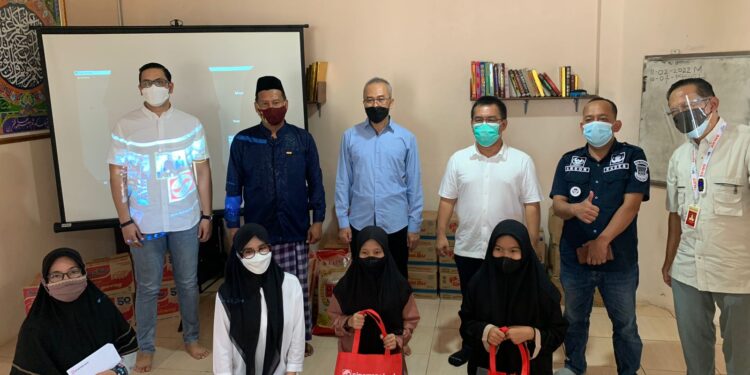 Sinar Mas Land Berikan Bantuan Dana dan Pangan ke Ratusan Santri dan Yatim Piatu di Kabupaten Tangerang