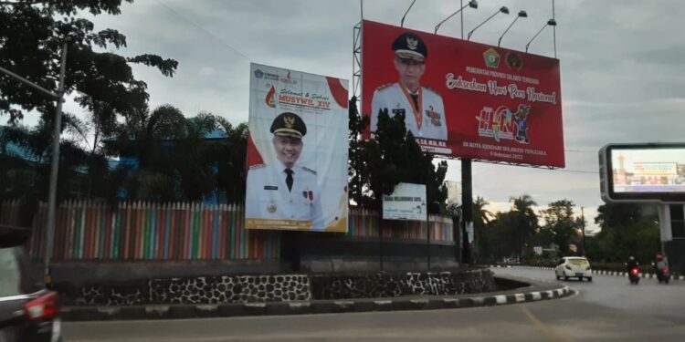 Di Kendari Puluhan Baliho Kepala Daerah Sambut Kedatangan Peserta HPN 2022