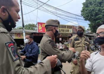 Gelar Razia PPKM,Satpol PP Temukan Swalayan di Ciptim Abaikan Pedulilindungi