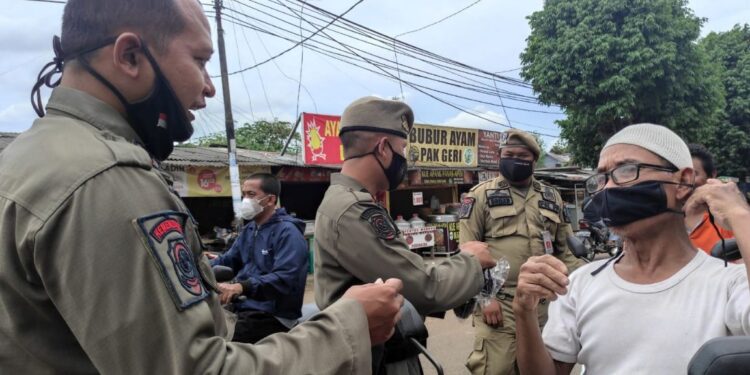 Gelar Razia PPKM,Satpol PP Temukan Swalayan di Ciptim Abaikan Pedulilindungi