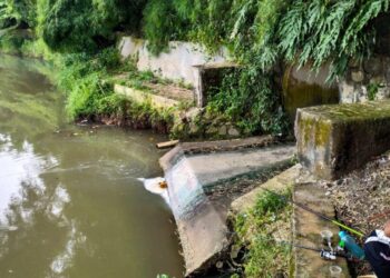 ada dugaan saluran air dikawasan pergudangan tekno tempat pembuangan limbah