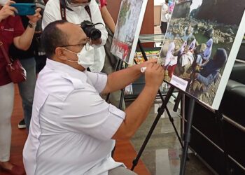 pameran foto dan donasi kemanusiaan di gedung dprd