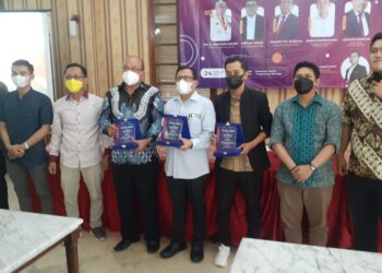 diskusi publik management bisnis