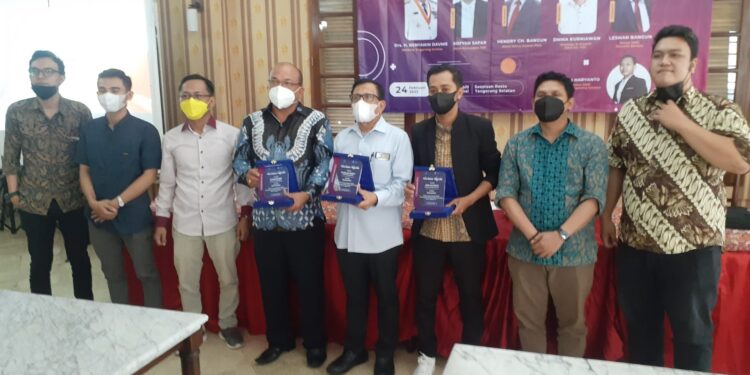 diskusi publik management bisnis