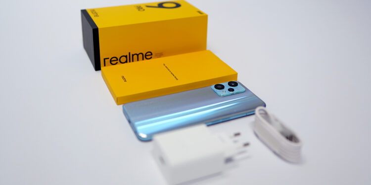 Mengintip Isi Kotak realme 9 Pro Series, Smartphone Flagship in Mid-range Terbaru Besutan realme
