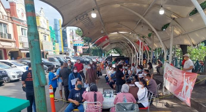 Ribuan Pelaku UMKM dan Masyarakat Antusias Lakukan Vaksin Booster di Sentra Vaksin Pasar Modern BSD