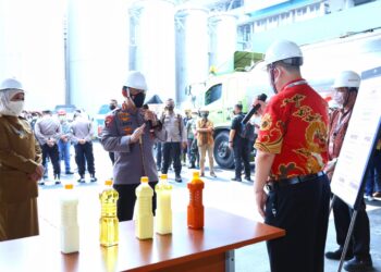 Jelang Ramadan, Kapolri Instruksikan Kapolda Cek Setiap Hari Ketersediaan Minyak Goreng di Pasar
