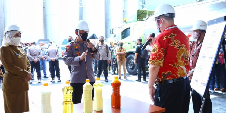 Jelang Ramadan, Kapolri Instruksikan Kapolda Cek Setiap Hari Ketersediaan Minyak Goreng di Pasar