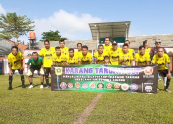 Ajak Masyarakat Berolahraga, Kepala Desa Hadiri Turnamen Cup Karang Taruna Rawakalong