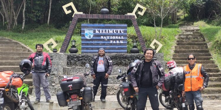 tim jkw pwi nikmati indahnya panorama danau kelimata