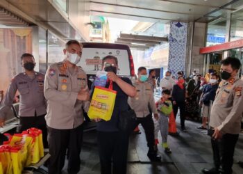 Sebanyak 1085 Orang Tervaksinasi, Polda Metro Jaya Gelar Akselerasi Percepatan Vaksin di Pasar Tanah Abang