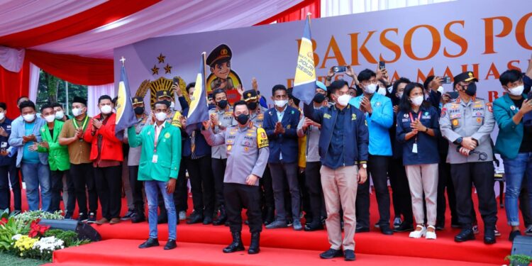 Bagikan Baksos Bareng Mahasiswa dan Pemuda, Kapolri: Teruslah Berkontribusi Terbaik untuk Bangsa