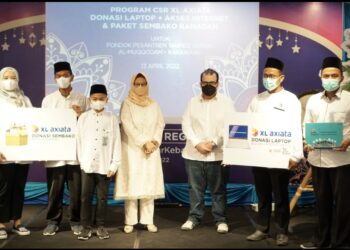 Terus Dukung Desa DigitalXL Axiata Donasi Laptop ke Ponpes di Karawang