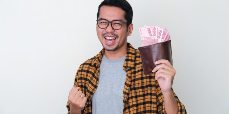 Bijak Mengelola THR ala Sandwich Generation