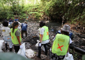 IKEA Indonesia bersama Sungai Watch Bersihkan Sampah Plastik di Sungai Daerah Jimbaran