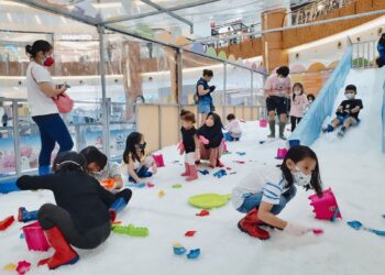Super Seru! Yuk Main Salju dan Ice Skating di SNOWY HAPPYLAND!