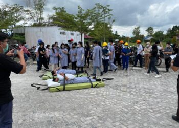 Lakukan Simulasi Code Red, Siloam Hospitals Palangkaraya Padamkan Api