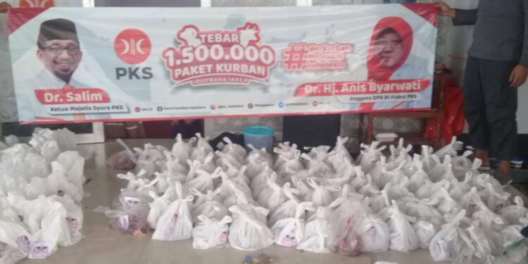 Semangat Tumbuhkan Solidaritas dan Kasih Sayang di Masyarakat, Anis Tebar Hewan Qurban di Jakarta Timur