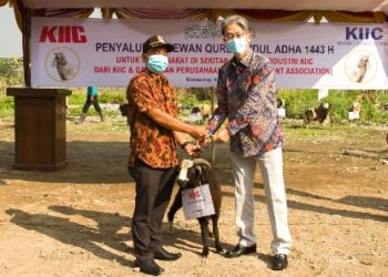 Sinar Mas Land Melalui KIIC Bersama Tenant Association Salurkan Hewan Kurban untuk Masyarakat di Iduladha 1443 H