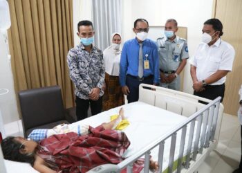 Al Muktabar Jenguk 9 Korban Kecelakaan Odong-Odong Tertabrak Kereta Api