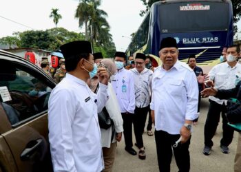 Benyamin Sambut Kepulangan Jemaah Haji Kota Tangerang Selatan