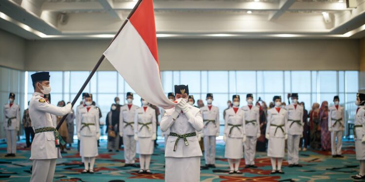 Wali Kota Tangsel Kukuhkan 50 Anggota Paskibraka