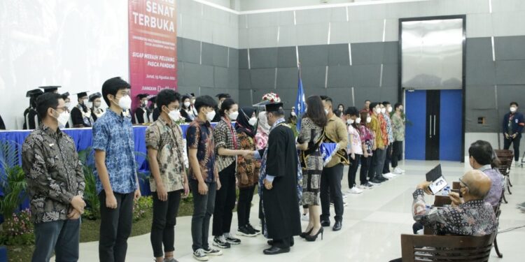 Berhasil Pasca Pandemi dengan Berani Memulai Bisnis Materi Kuliah Perdana UMN 2022