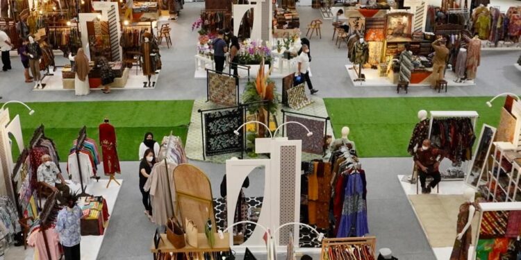 Rayakan Hari Batik Nasional, Summarecon Mall Serpong Gelar Pesona Batik Nusantara