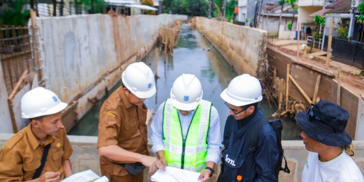 Percepat Pengendalian Banjir, Pilar Tinjau Pembangunan Turap di Puri Bintaro Indah