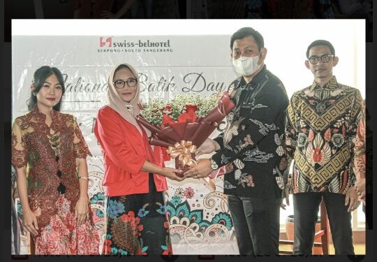 Memperingati Hari Batik Nasional, Swiss-Belhotel Serpong Gelar Fashion Show