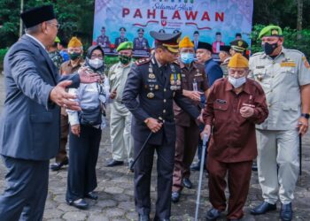 Peringati Hari Pahlawan, Pemkot Tangsel Gelar Upacara dan Tabur Bunga di TMP Seribu