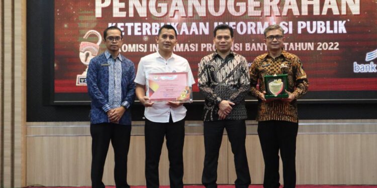 Pemkot Tangsel Raih Penghargaan Badan Publik Informatif 2022