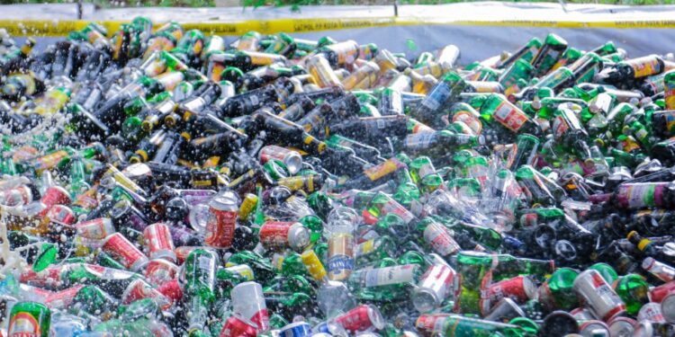 Pemkot Tangsel Bersama Forkopimda Musnahkan Ribuan Botol Miras
