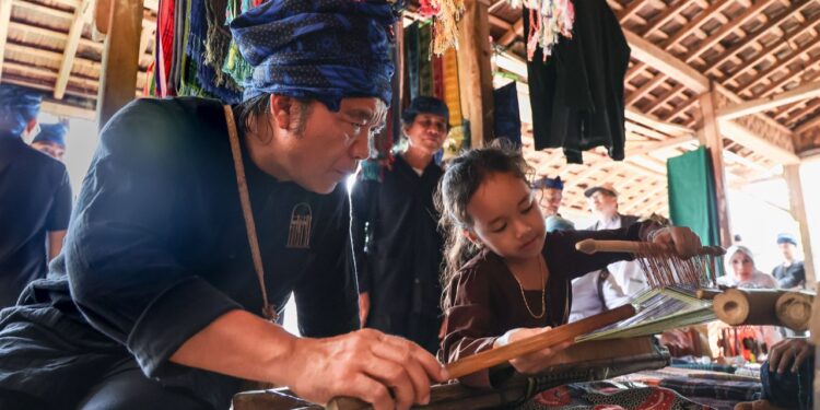 Lepas Kangen, Al Muktabar Berbaur Menyatu Bersama Warga Baduy