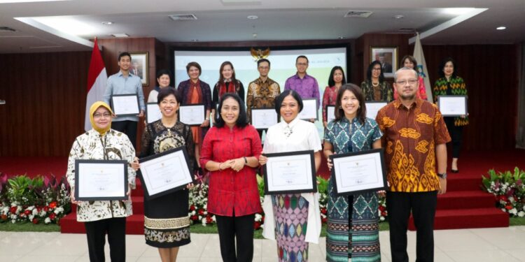 Menteri PPPA Beri Penghargaan ke Stakeholder G20 EMPOWER 