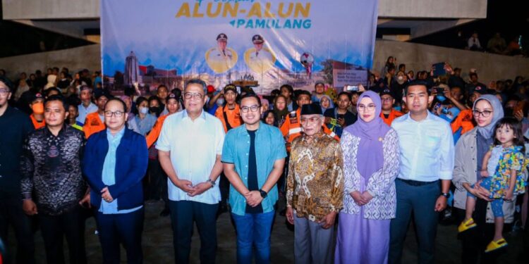 Disambut Antusiasme Warga, Benyamin Resmikan Alun-Alun Pamulang