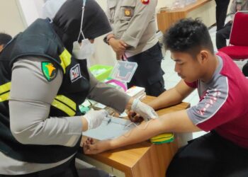Jelang Ramadhan, Seksi Dokkes Beri Suntik Vitamin C ke Personil Polsek Kelapa Dua dan Tahanan