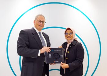 Di Arena Mobile World Congress 2023XL Axiata Terima Trofi Opensignal Awards