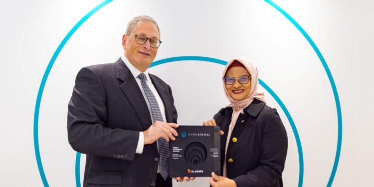Di Arena Mobile World Congress 2023XL Axiata Terima Trofi Opensignal Awards