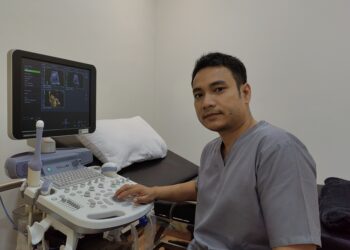 Pentingkah Prenatal Yoga untuk Ibu Hamil? Simak Penjelasan Dokter Spesialis Kandungan Klinik KMNC