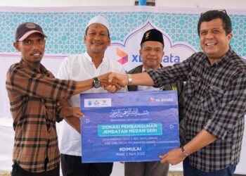 XL Axiata Renovasi Salah Satu Madrasah Ibtidaiyah Tertua di Pontianak