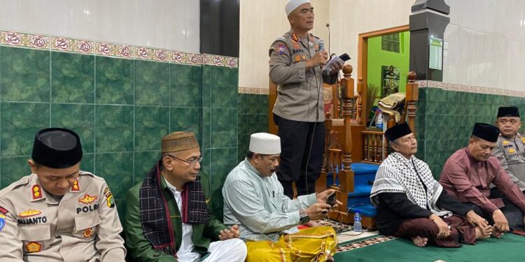 Masjid Jami Roudhotul A’mal, Jembatan Besi, Tambora, Jakarta Barat menjadi sasaran Program Kegiatan Sahur Bersama, Sholat Subuh Keliling (SULING) dan Implementasi Program Polisi RW di Wilayah Hukum Polda Metro Jaya.