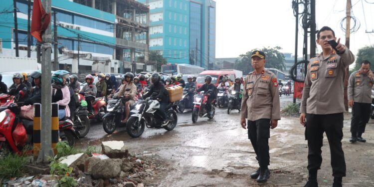 Pastikan Arus Mudik Lebaran 2023 Tertib Dan Lancar, Kapolres Tangsel Tinjau Arus Lalu Lintas Pos Pam Bitung