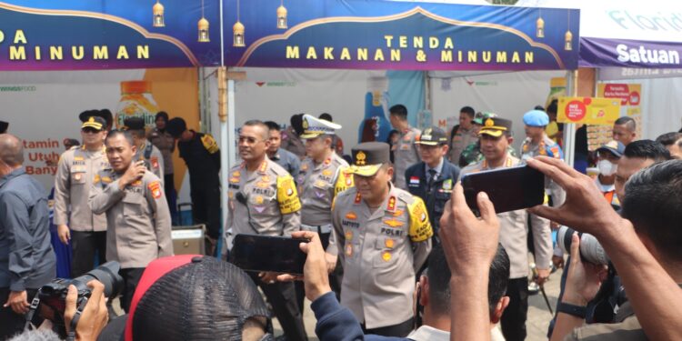 Tinjau Posko Pengamanan, Kapolda Metro Ingatkan Pemudik Istirahat Saat Lelah
