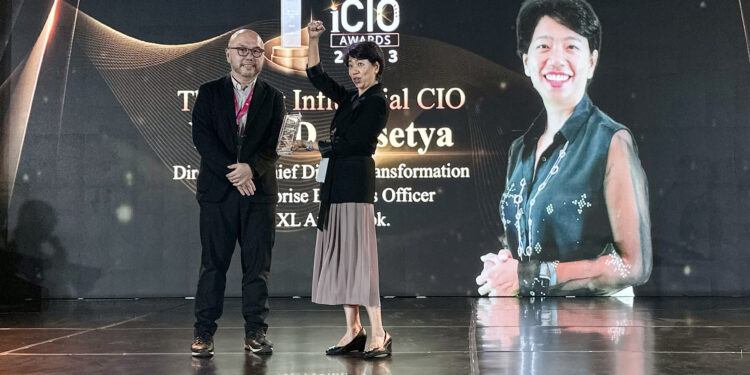 Direktur XL Axiata dan XL HOME Raih Penghargaan Bergengsi