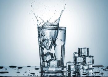 Sering Minum Air Dingin kala Cuaca Panas Melanda. Apakah Aman Bagi Kesehatan?