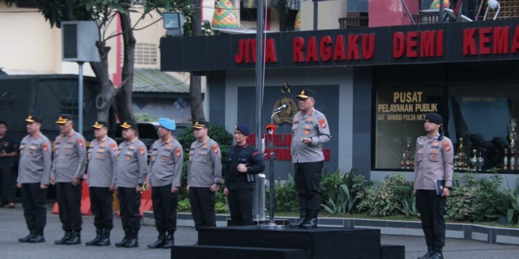 Kapolda Metro Cek langsung Alusista dan Rantis Brimob Polda Metro Jaya.