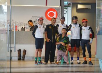 Kolaborasi dengan Konunitas Sepeda, Santika Indonesia Lakukan Charity 1000 Kaki Palsu